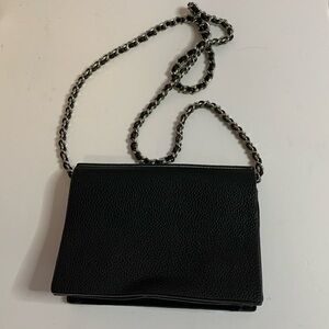 PULL & BEAR BLACK LEATHER & RED INSIDE CROSSBODY WTH SILVER & BLACK WEAVE CHAIN